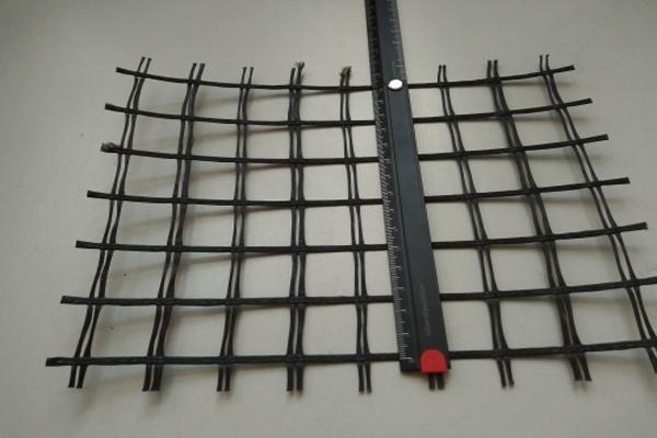 在路基中使用土工格栅的作用有哪些呢？  第1张