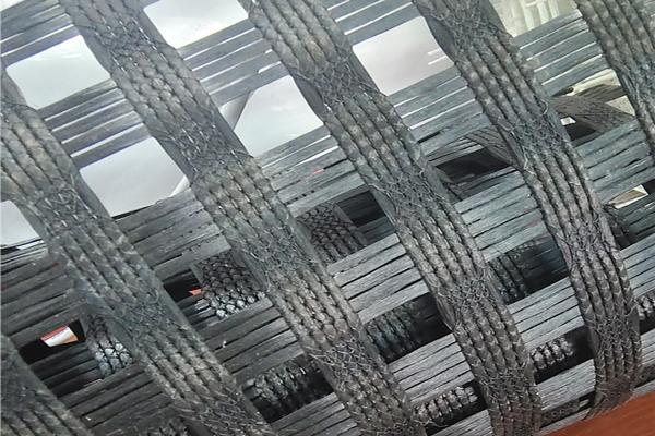经编涤纶土工格栅在水泥路面的作用有哪些呢？  第1张