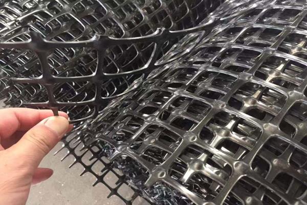 钢塑土工格栅的加固作用是如何体现的？探究其在工程中的重要价值  第3张