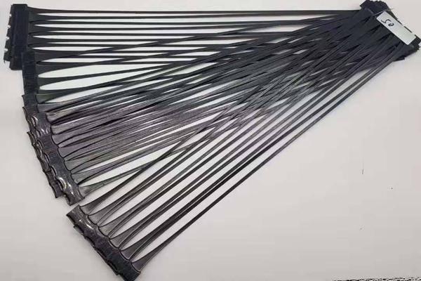 pp-pe单向拉伸塑料土工格栅：作用与应用解析  第1张