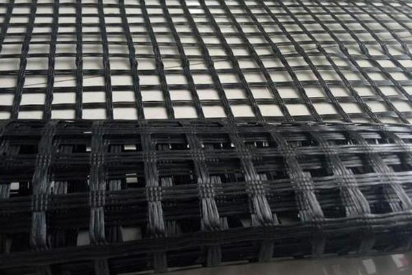 土工格栅与土工布的区别  第1张