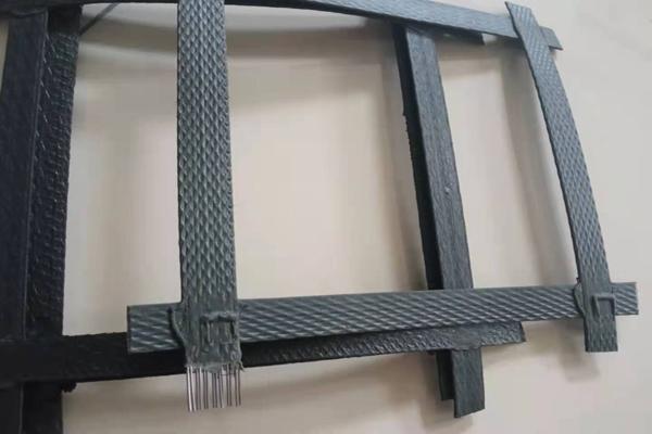 钢塑土工格栅在防止路基沉降中的关键作用  第1张