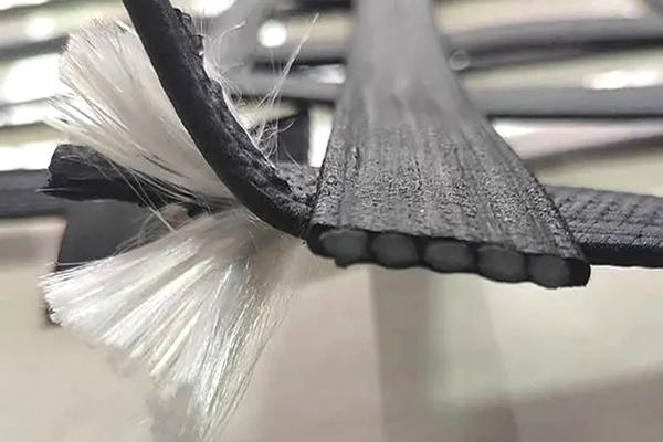 高韧性聚酯纱线集束土工格栅在路面中的应用  第1张