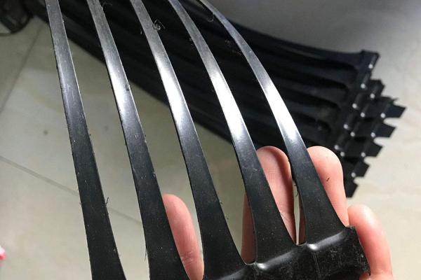 双向土工格栅与单向土工格栅各自的应用场景有哪些  第2张