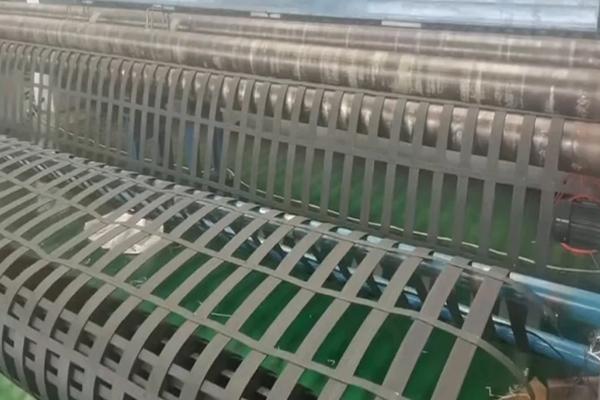 高韧性聚酯纱线集束土工格栅在机场路面中的应用有哪些  第2张