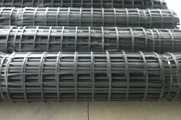 土工格栅可以铺在淤泥处吗  第3张